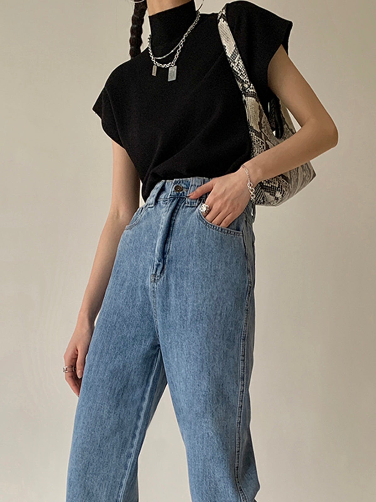 Top Col Montant | Sans Manches | Minimaliste Chic