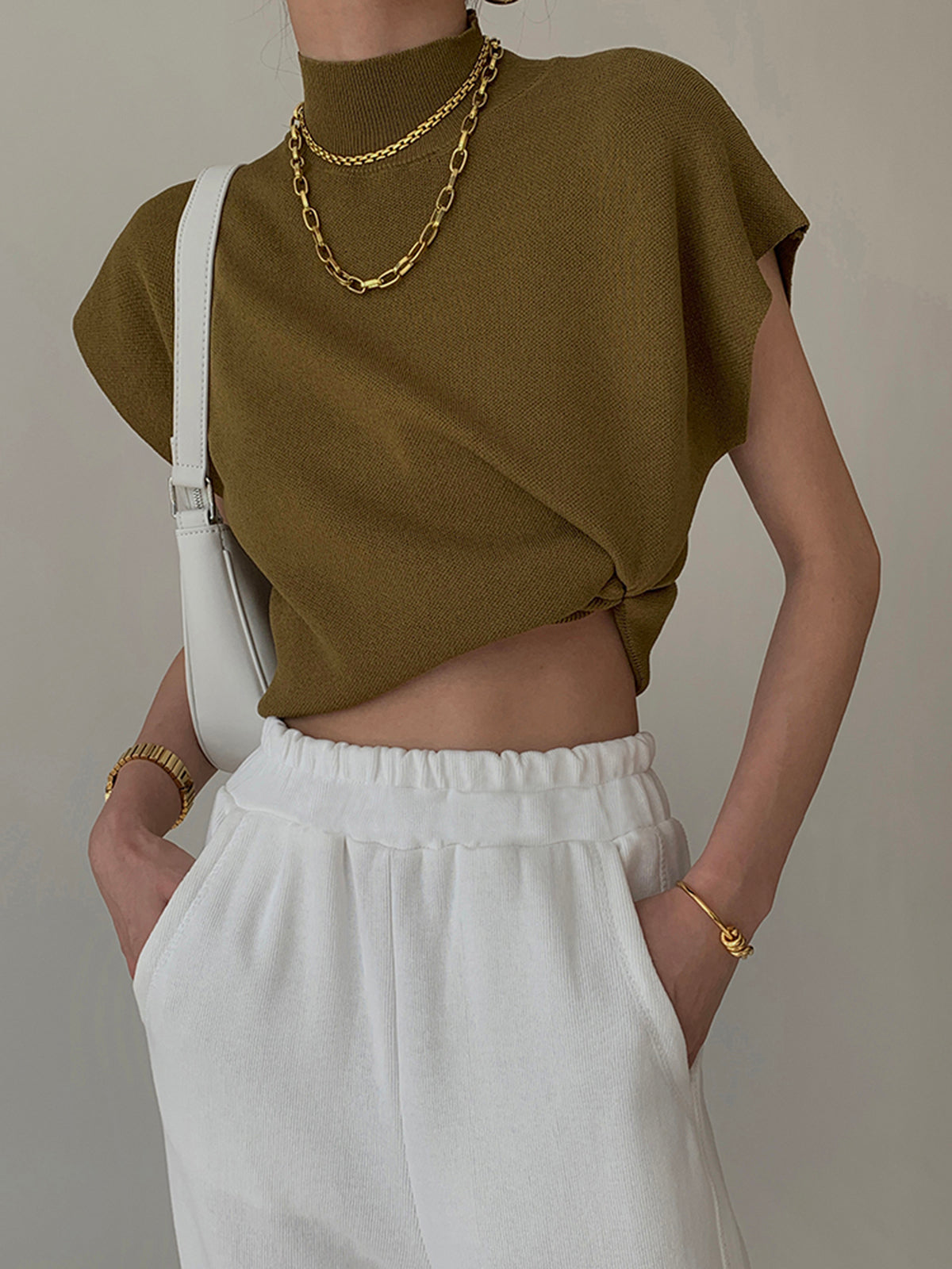 Top Col Montant | Sans Manches | Minimaliste Chic