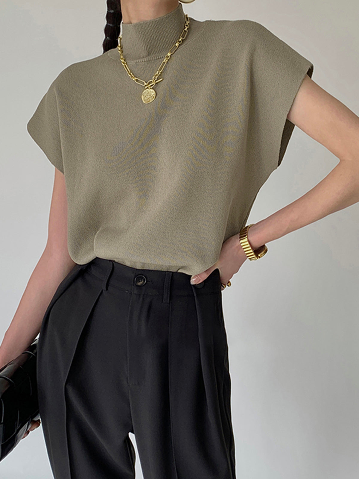 Top Col Montant | Sans Manches | Minimaliste Chic