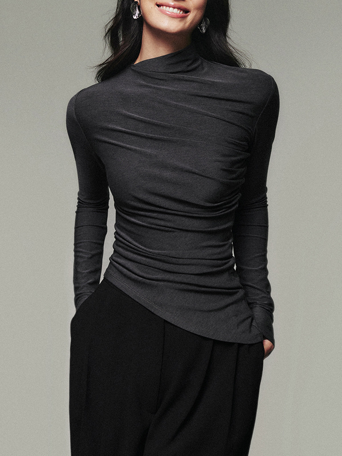 Top Drapé | Col Montant | Coupe Asymétrique Élégante