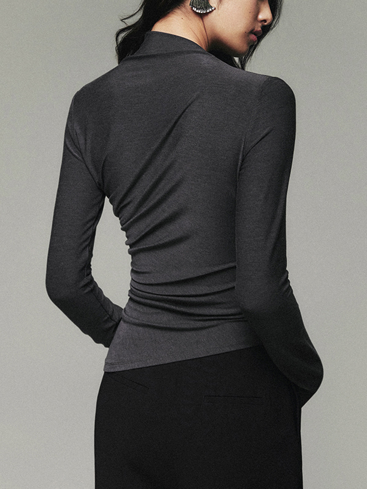 Top Drapé | Col Montant | Coupe Asymétrique Élégante