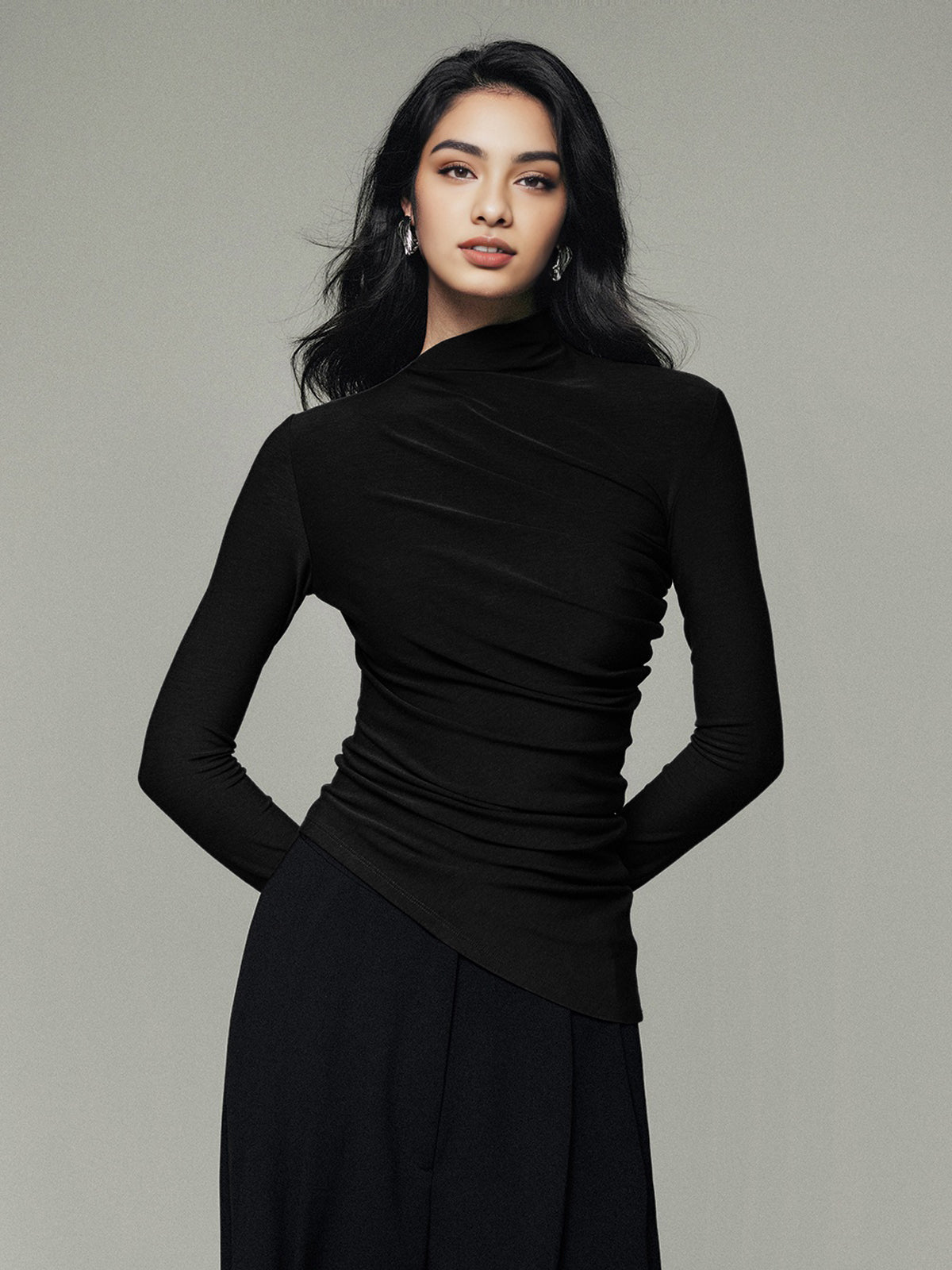 Top Drapé | Col Montant | Coupe Asymétrique Élégante