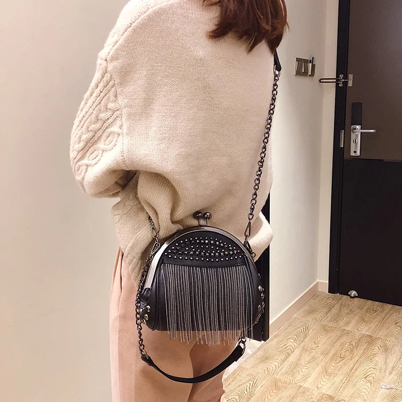 Sac Bandoulière Clouté à Franges Métalliques | Audacieux et Tendance