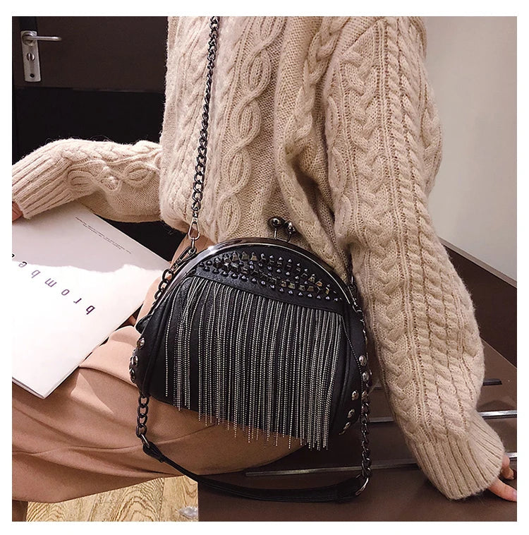 Sac Bandoulière Clouté à Franges Métalliques | Audacieux et Tendance