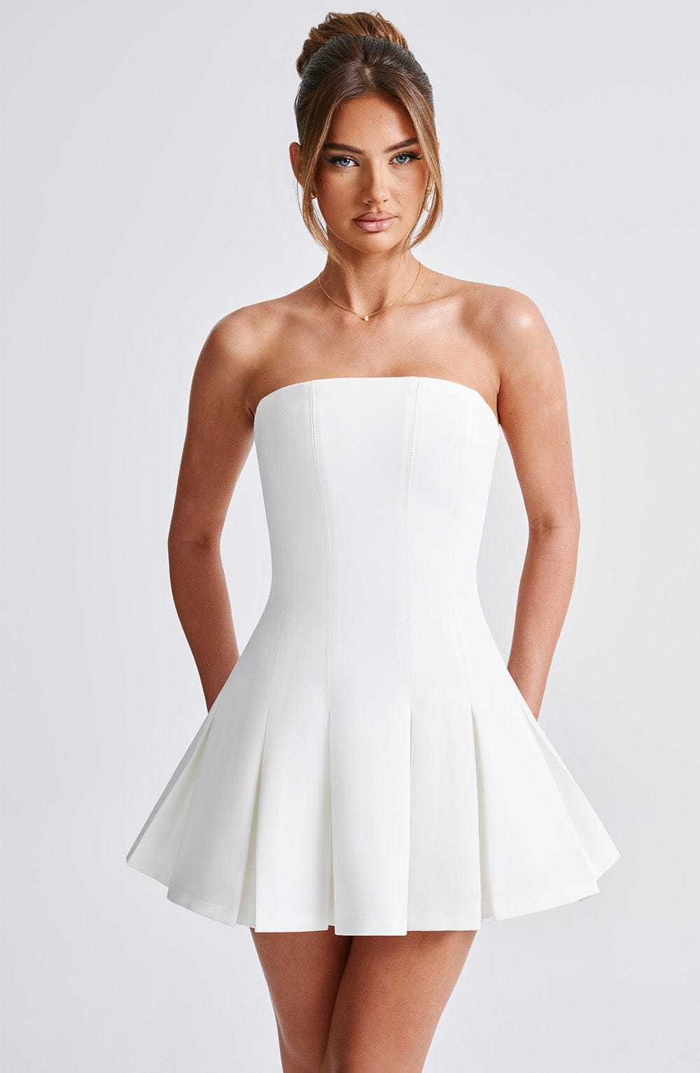 Robe Courte Bustier | Chic & Élégante | Jupe Plissée