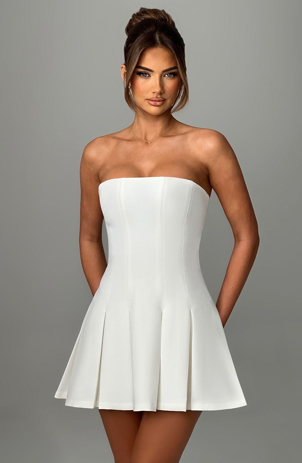 Robe Courte Bustier | Chic & Élégante | Jupe Plissée