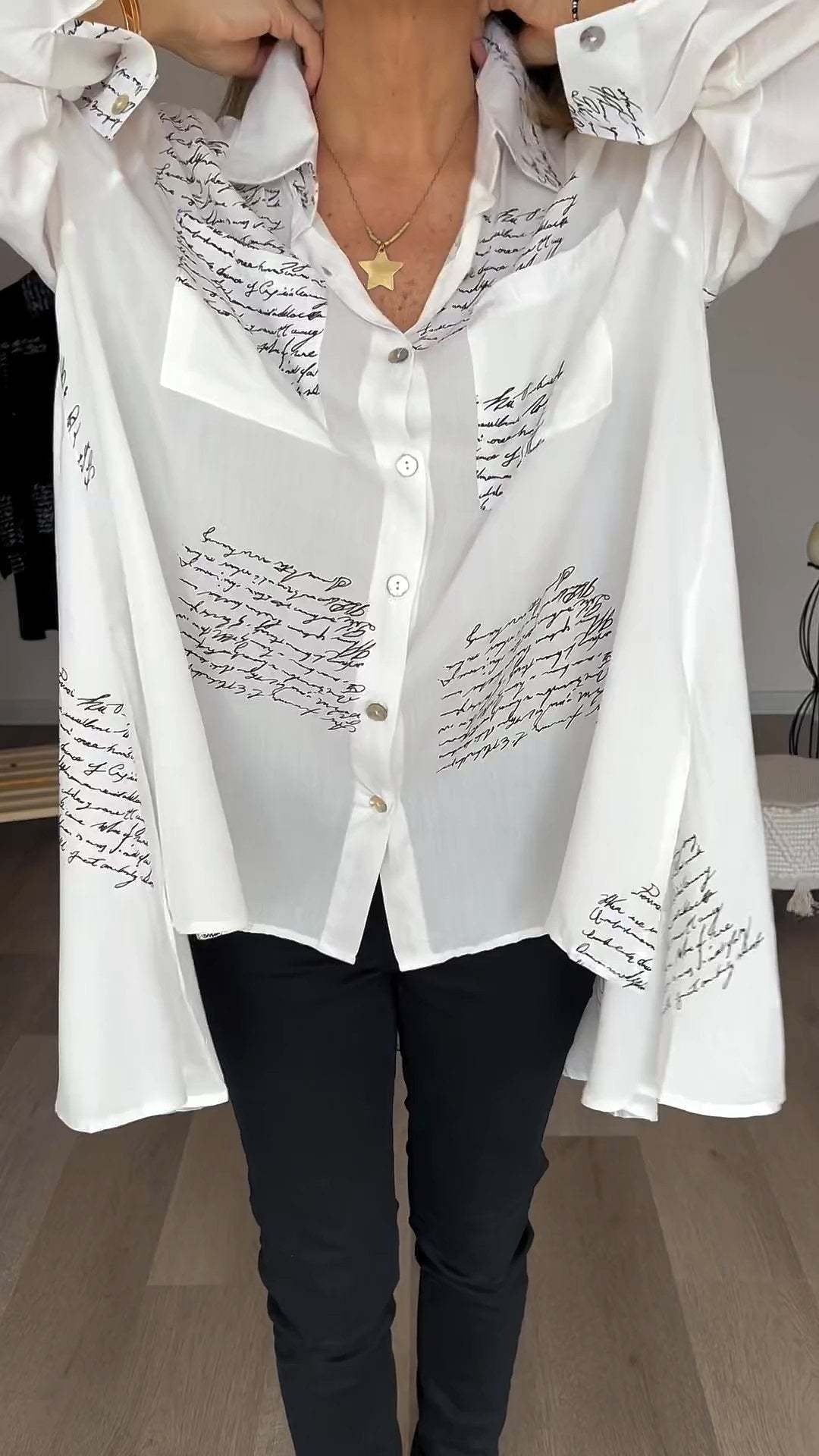 Chemise Femme | Imprimé Écriture | Fluide & Élégante