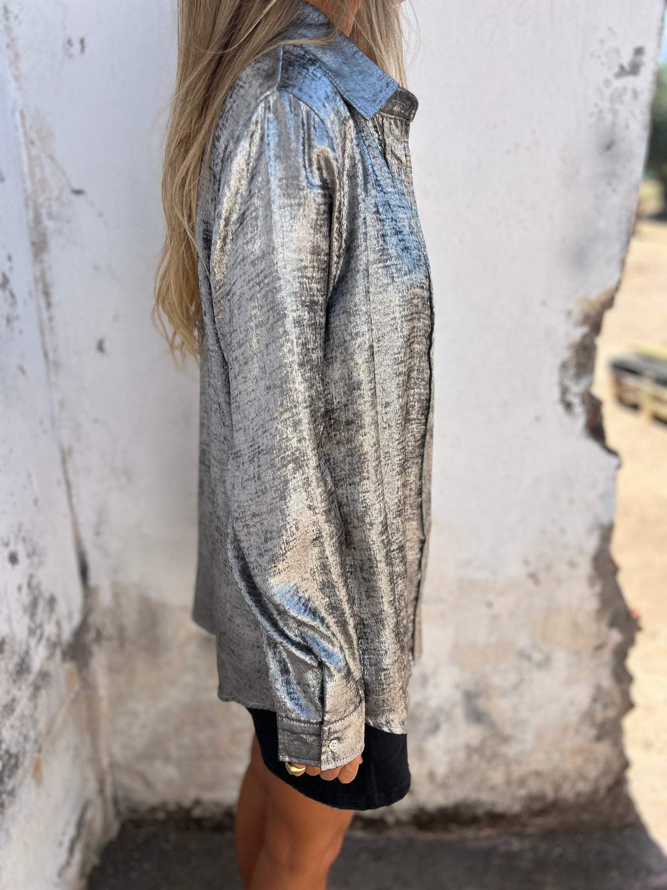 Chemise Métallisée Argentée | Effet Lumière & Touche Audacieuse
