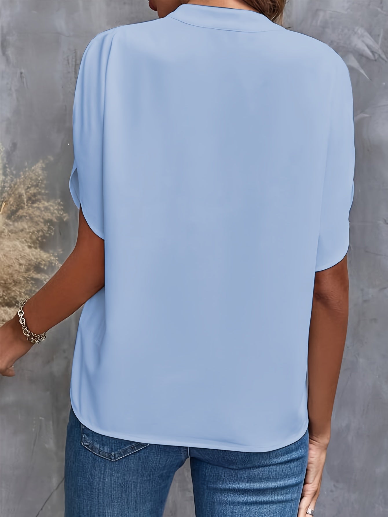 Blouse Blanche à Col en V | Polyester & Coton | Élégance Minimaliste et Confort