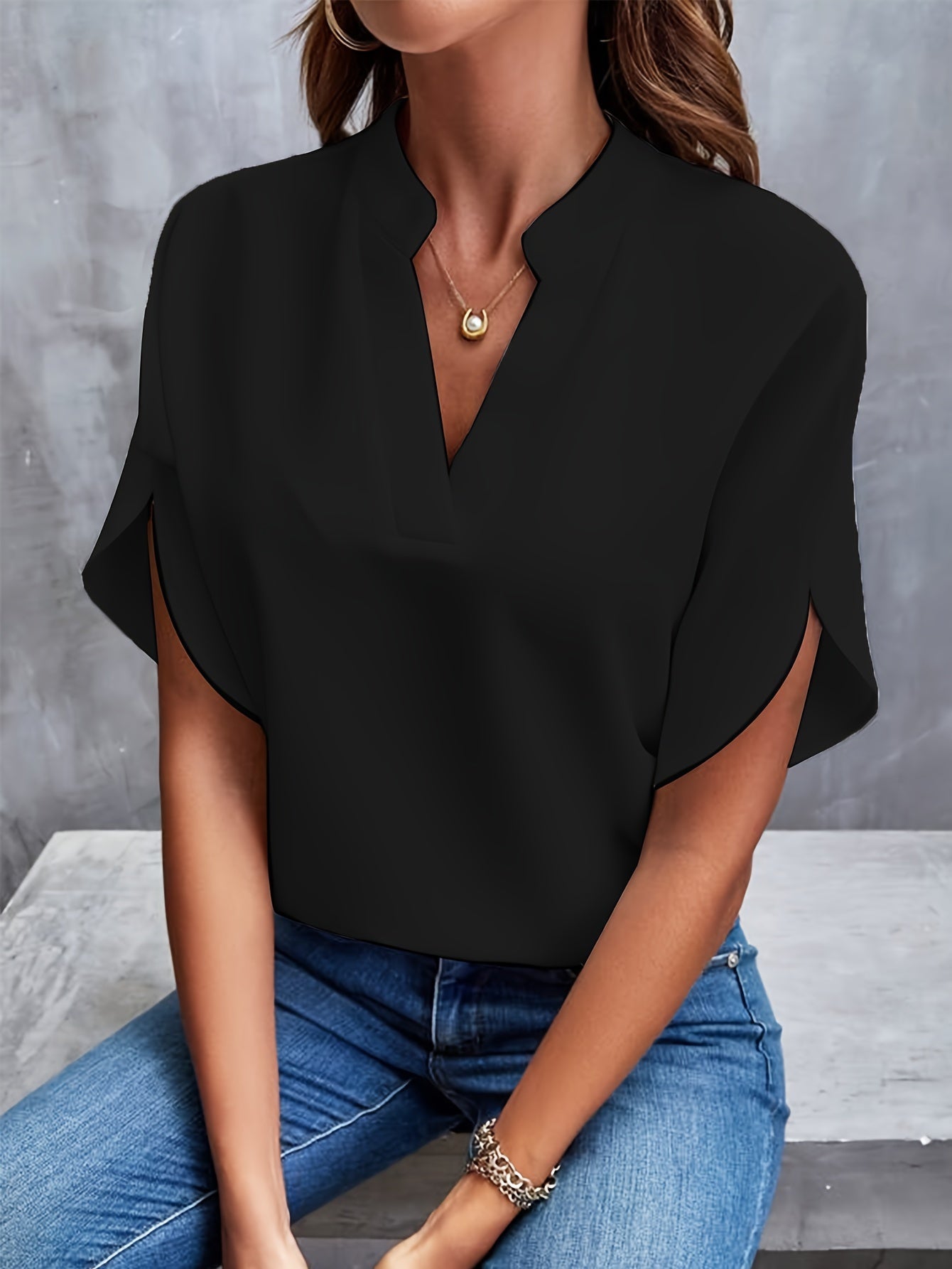 Blouse Blanche à Col en V | Polyester & Coton | Élégance Minimaliste et Confort