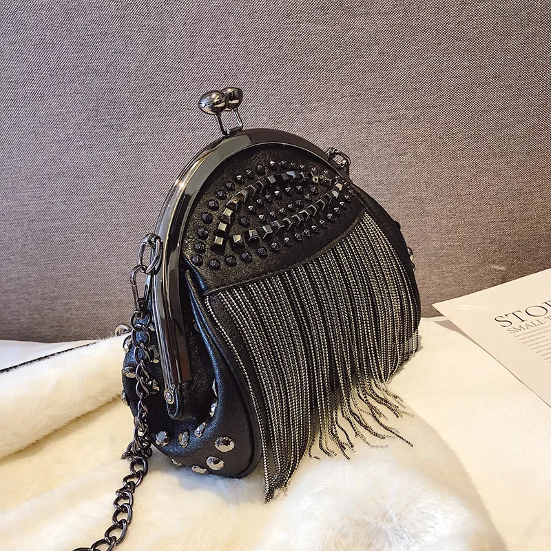 Sac Bandoulière Clouté à Franges Métalliques | Audacieux et Tendance