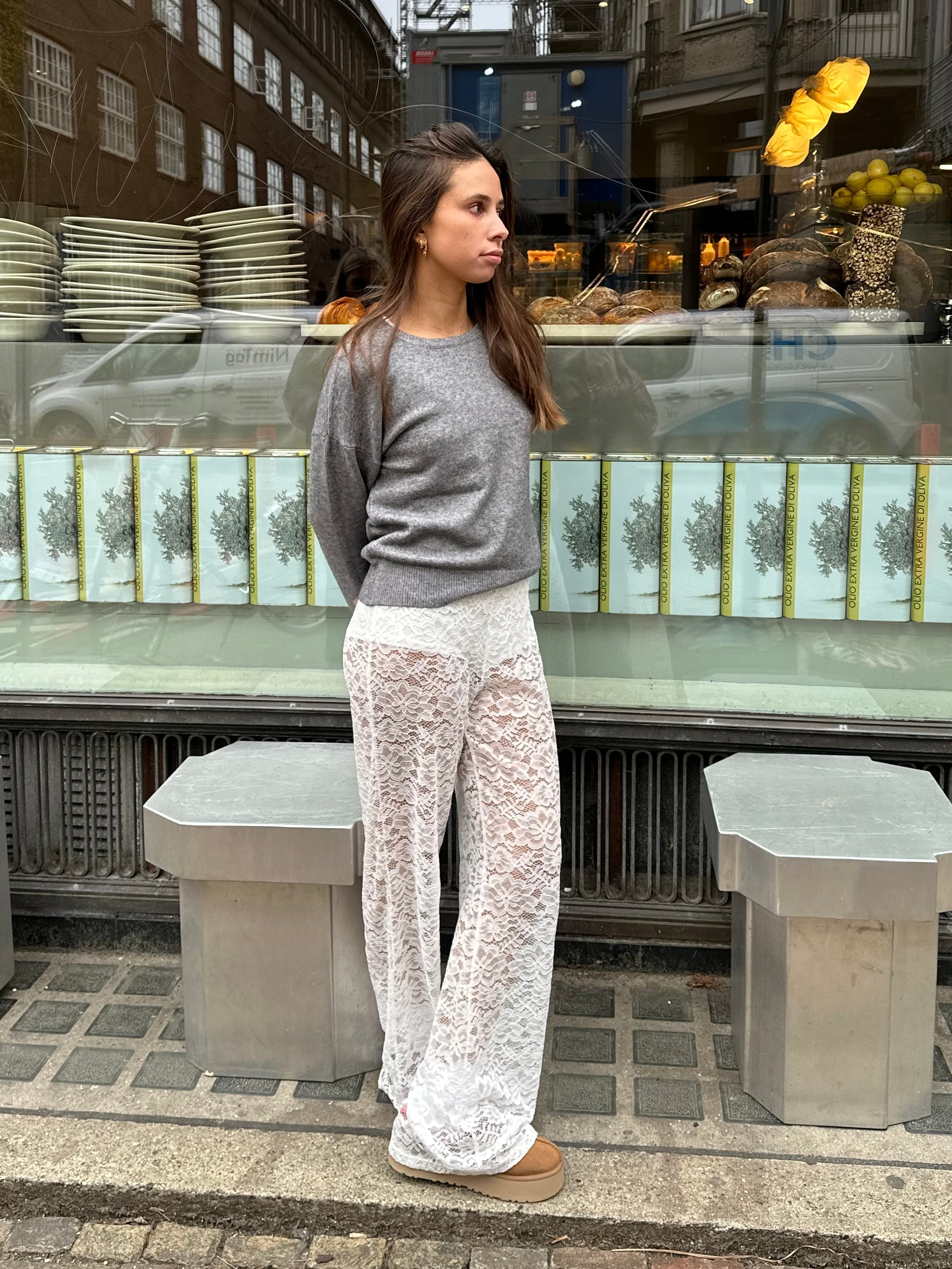Pantalon en Dentelle Noire | Taille Haute | Coupe Évasée Glamour