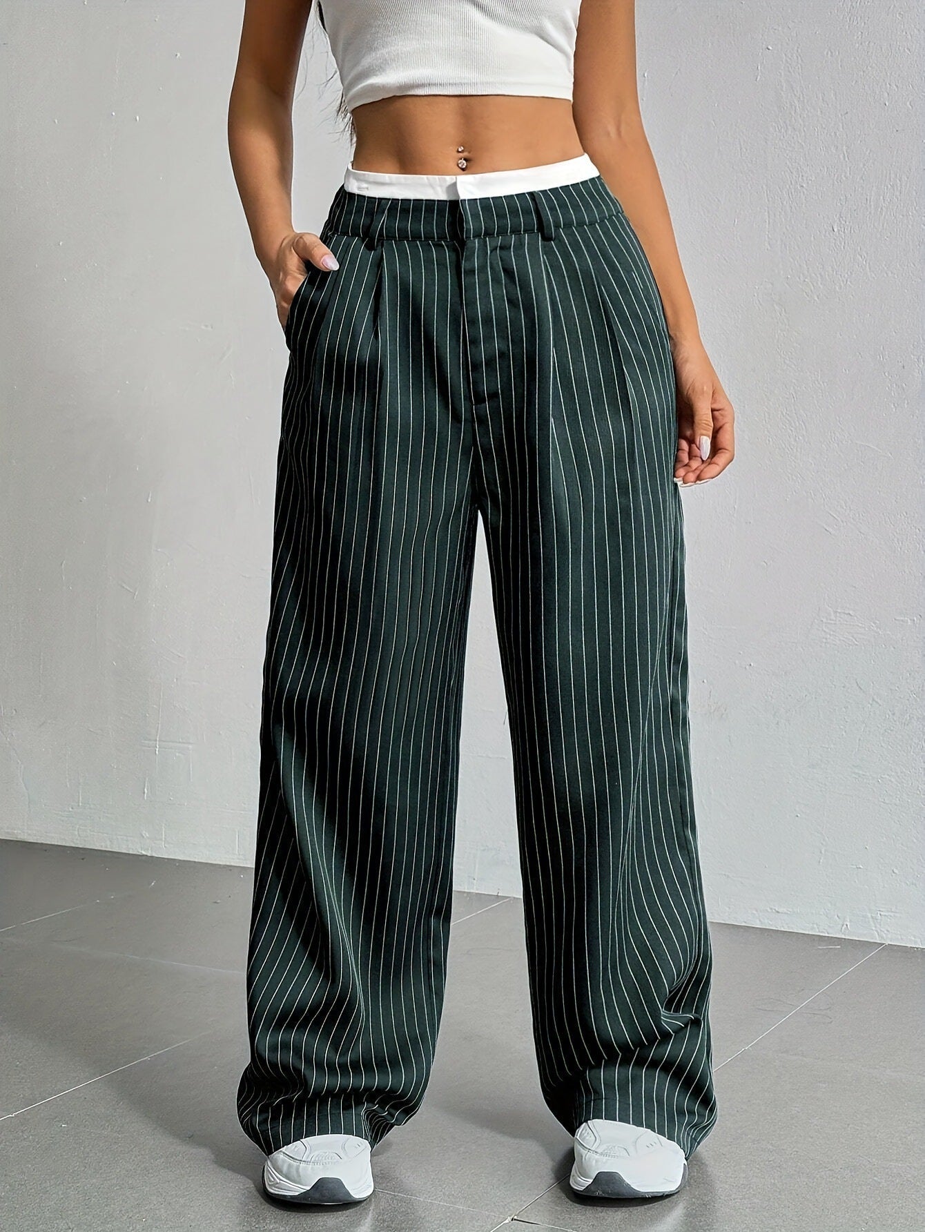 Pantalon Large à Rayures | Allure Décontractée et Élégance Urbaine