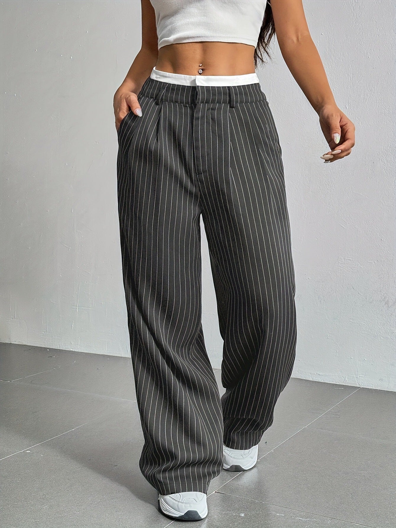 Pantalon Large à Rayures | Allure Décontractée et Élégance Urbaine