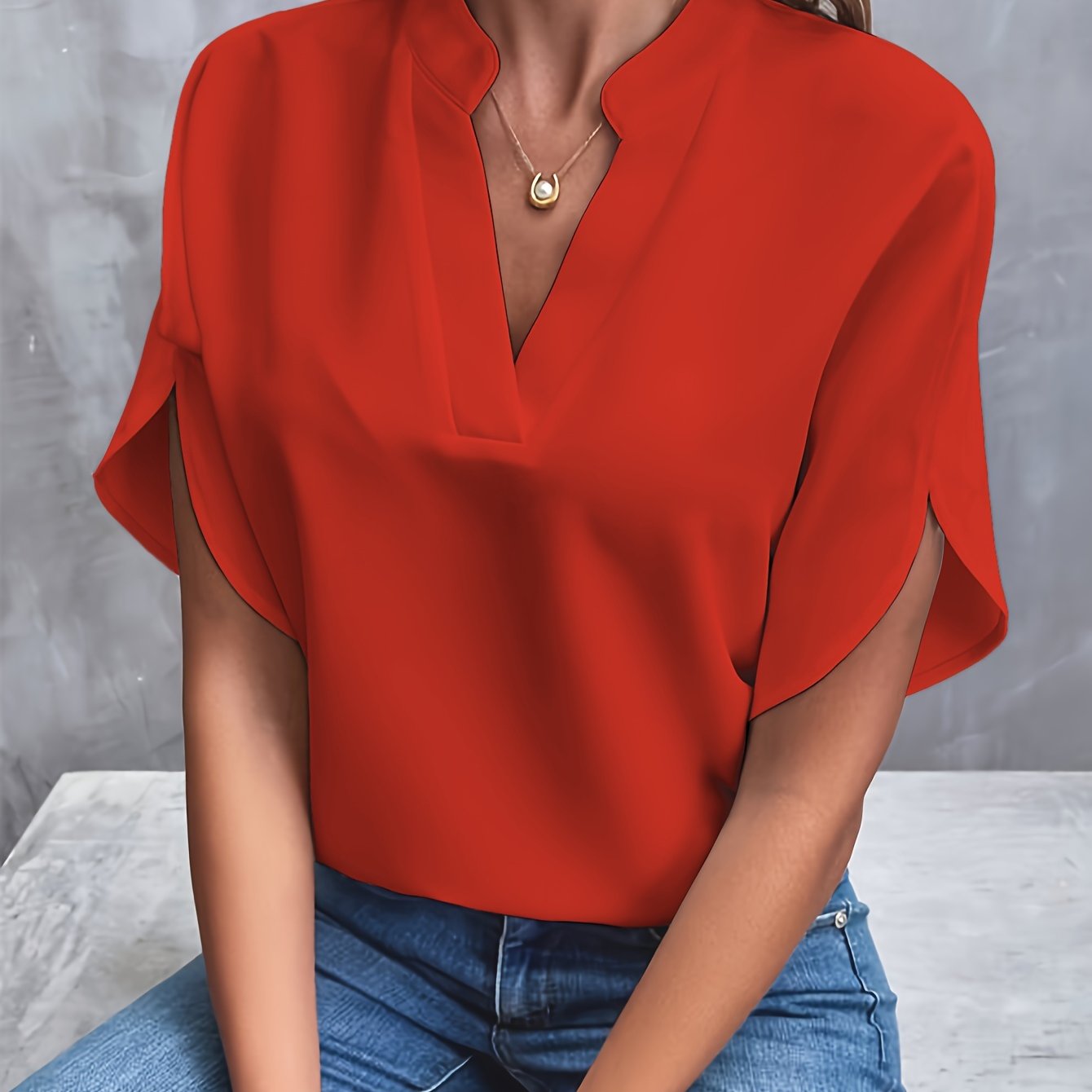 Blouse Blanche à Col en V | Polyester & Coton | Élégance Minimaliste et Confort