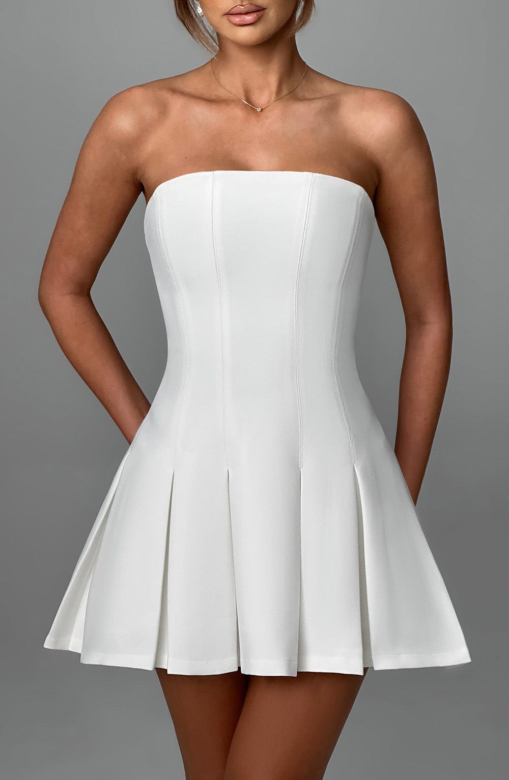 Robe Courte Bustier | Chic & Élégante | Jupe Plissée