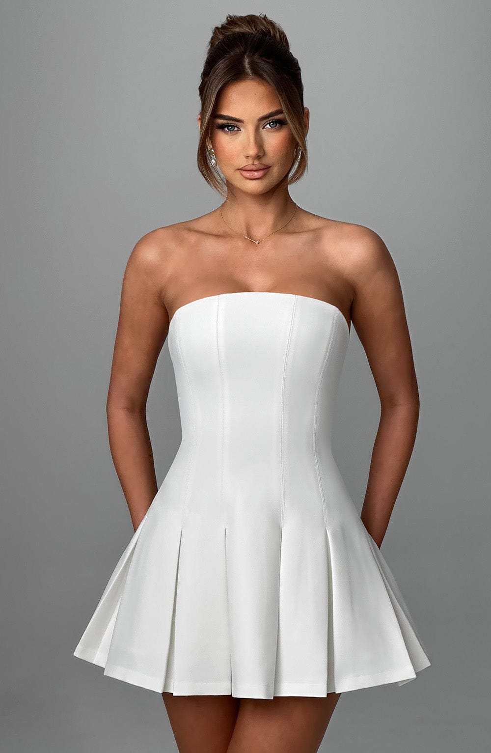 Robe Courte Bustier | Chic & Élégante | Jupe Plissée