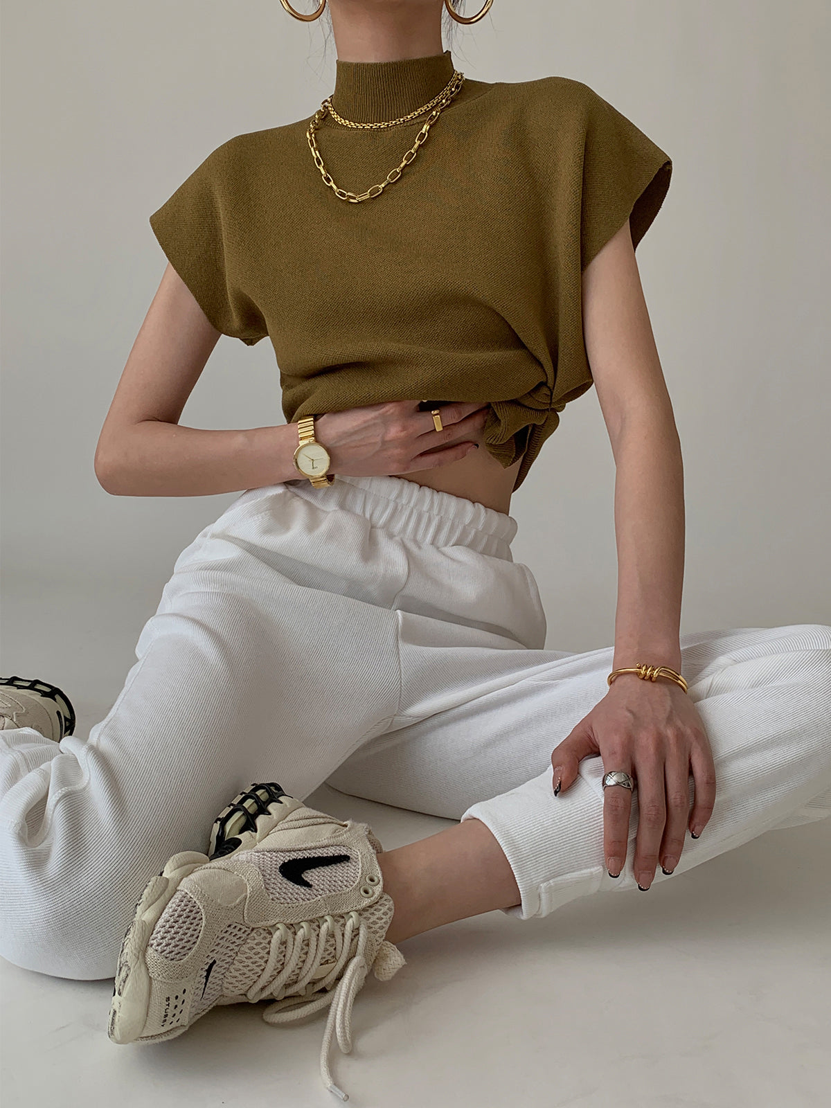 Top Col Montant | Sans Manches | Minimaliste Chic